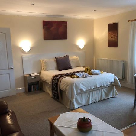 Hogwarts Bed And Continental Breakfast Villa Sheerness Exterior photo