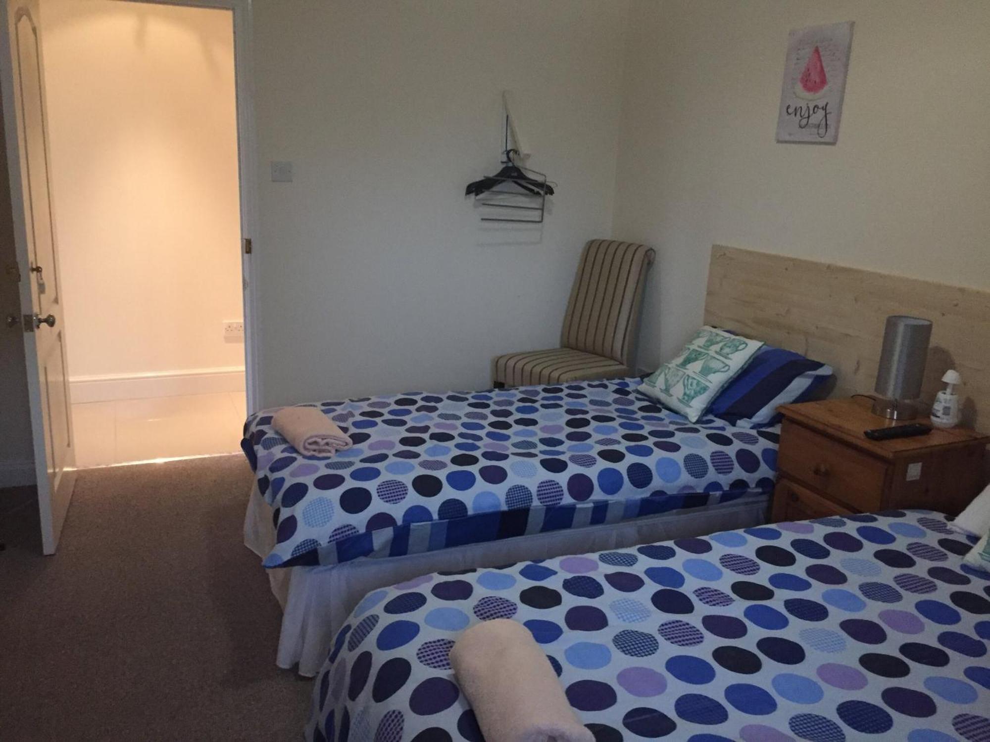 Hogwarts Bed And Continental Breakfast Villa Sheerness Room photo